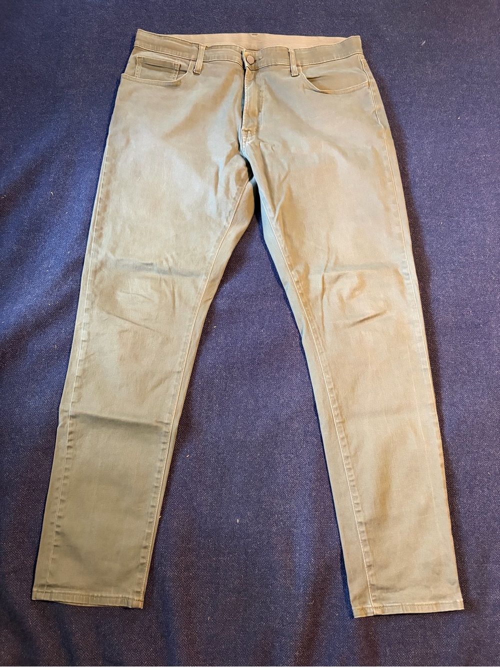Uniqlo EZY Jeans Men's Chinos in green, size XL (36-39 inch waist)
